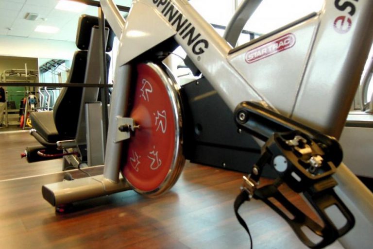 Recorre más de 1000 kilómetros en una bici estática en menos de 24 horas