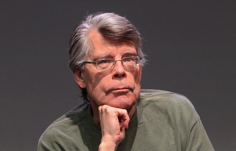 Stephen King recomienda una serie, una película y un libro  para disfrutar durante la cuarentena