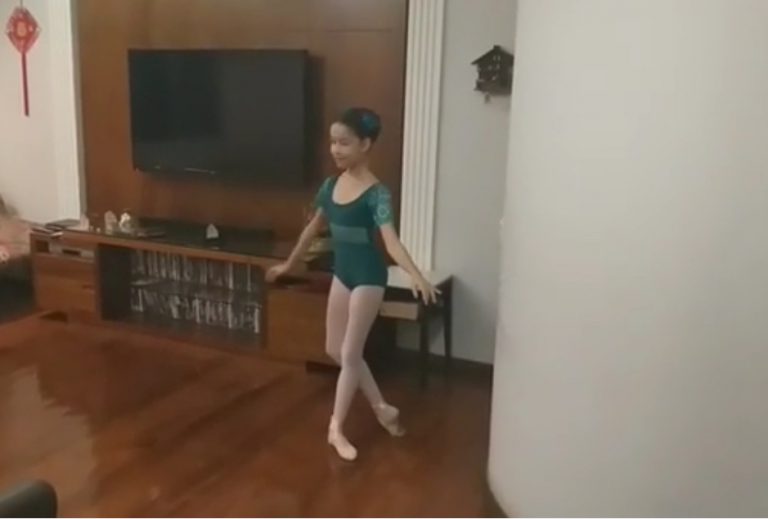Una niña de 11 años confinada en su casa gana un concurso internacional de ballet