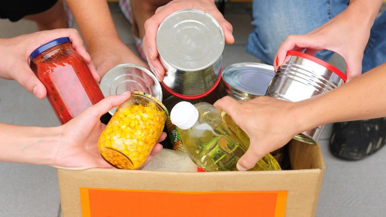 La solidaridad y el trabajo constante han llegado a unas 180 familias