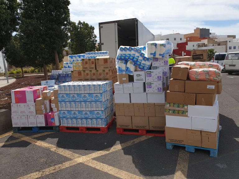 El Ayuntamiento distribuye alimentos entre las asociaciones y las ONG para las familias más vulnerables del municipio  