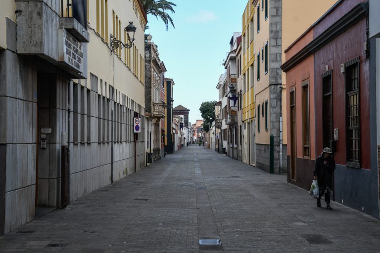 La Laguna establece en un bando medidas para que el pequeño comercio desarrolle su actividad con seguridad
