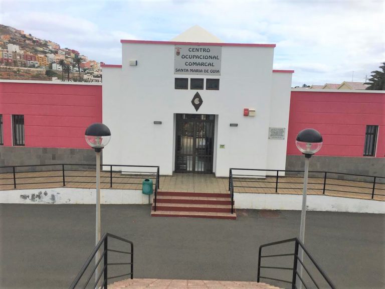 Los 25 usuarios del  Centro Ocupacional Comarcal Santa María de Guía reciben la visita de sus monitores gracias a la iniciativa ‘En Casa pero Nunca Solo’