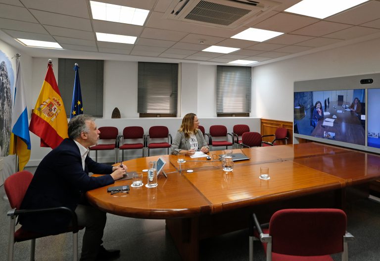 Noemí Santana: “Proteger a las personas mayores y al personal de los centros es una prioridad de este gobierno”