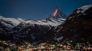 Iluminan una montaña en Suiza en la lucha contra el coronavirus 1 E0F12520 AC62 49F1 ACE8 7F88B1268CE7