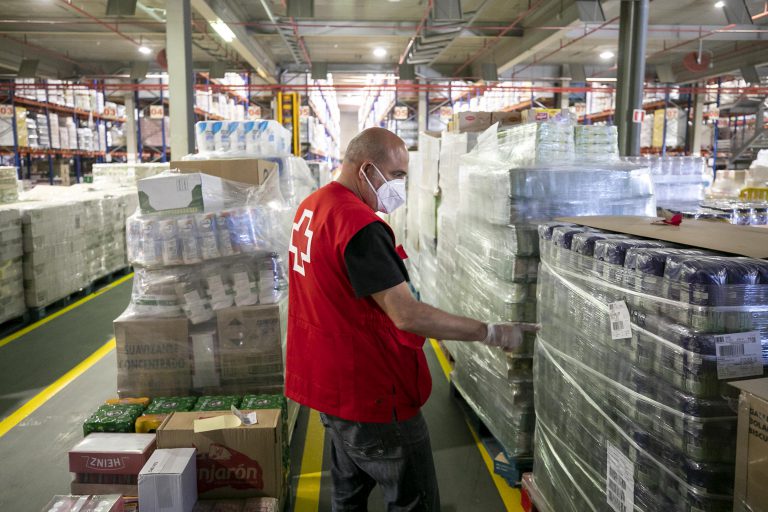 Las Palmas de Gran Canaria destina 142.709 euros a Cruz Roja Española para la atención a personas sin hogar y mayores  