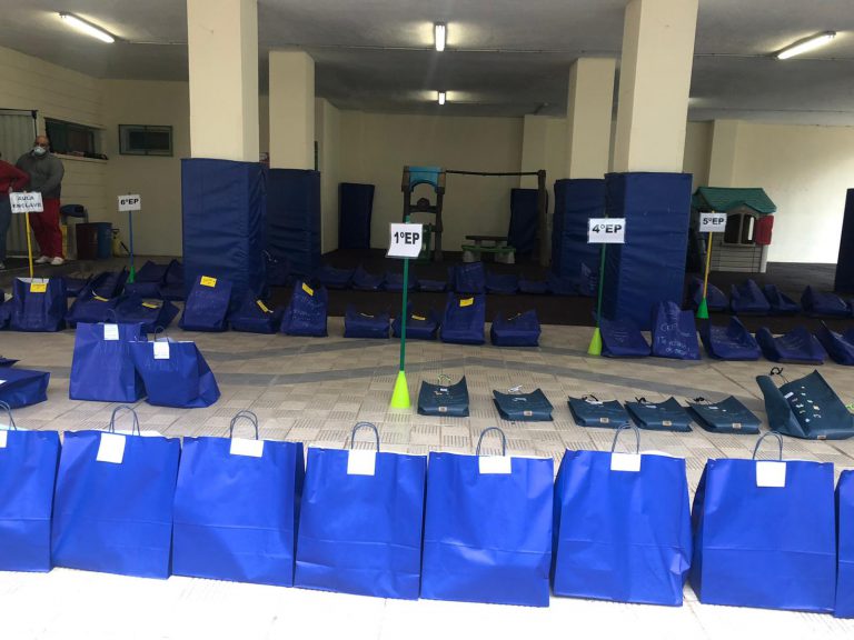 La Laguna y Correos contribuyen al reparto de material escolar para favorecer la actividad docente ‘online’