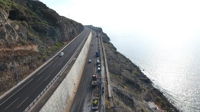 El importante descenso del tráfico permite agilizar la obra del talud en la TF-1 2 Obra TF 1 C