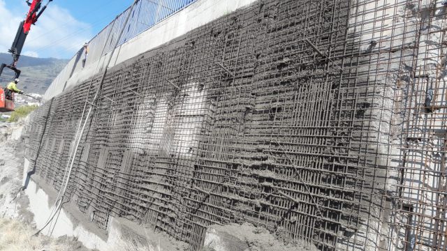 El importante descenso del tráfico permite agilizar la obra del talud en la TF-1 3 Obras TF 1 2