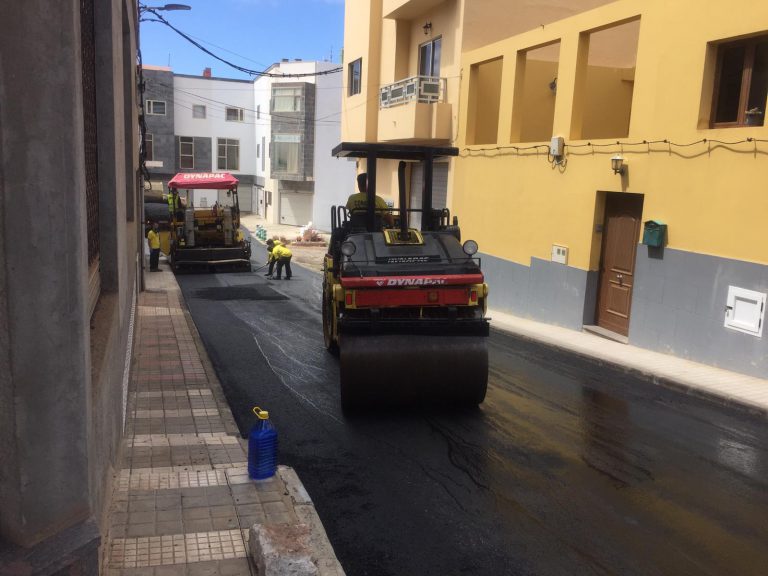 El Ayuntamiento de Santa María de Guía invierte 40.000 euros en el reasfaltado de Urbanización Pineda