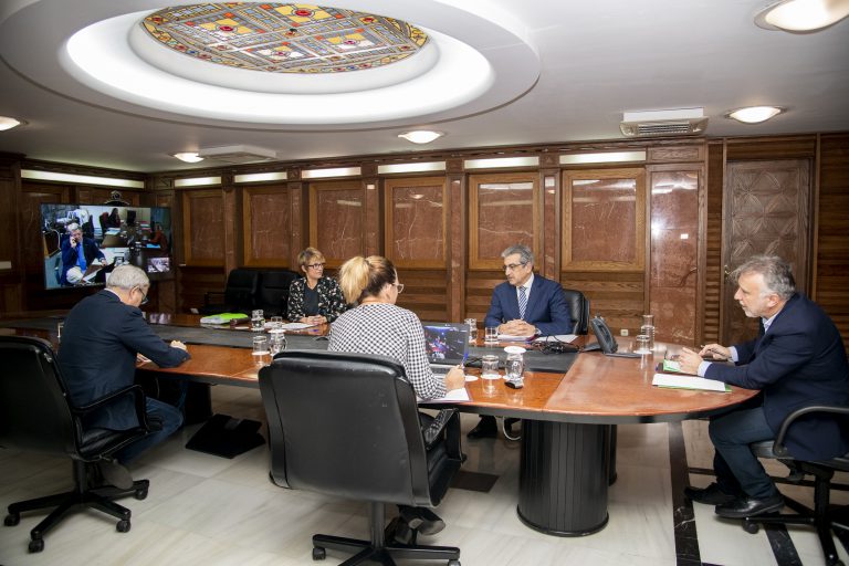 El Gobierno autoriza el pago de un millón de euros como subvención directa para garantizar la conexión marítima entre Tenerife y El Hierro