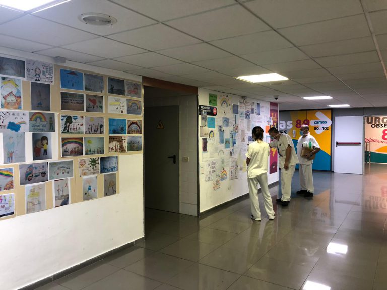 El Rincón Positivo del HUC recoge muestras de apoyo a los profesionales