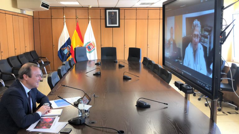 El Ayuntamiento potencia la colaboración con el Colegio Oficial de Farmacéuticos para garantizar la seguridad sanitaria en la capital