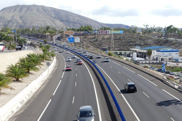 El Cabildo licita la conservación y mejora de las zonas verdes de las carreteras por 9,8 millones