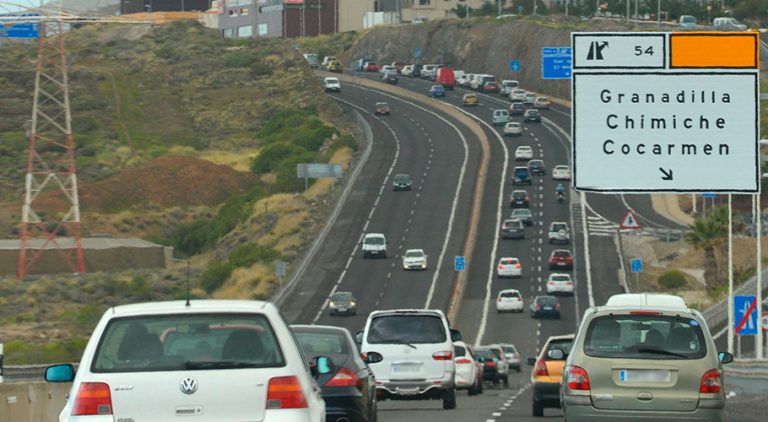 El Cabildo de Tenerife mejora la señalización informativa de la TF-1