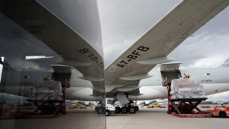 La Comunidad de Madrid recibe su primer avión desde China cargado con 58 toneladas de material sanitario