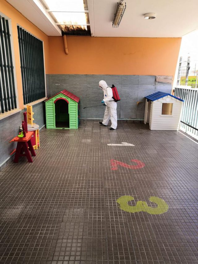 El Ayuntamiento realiza labores de desinfección contra el COVID-19 en los 64 colegios públicos de Las Palmas de Gran Canaria 1 colegio lpa2