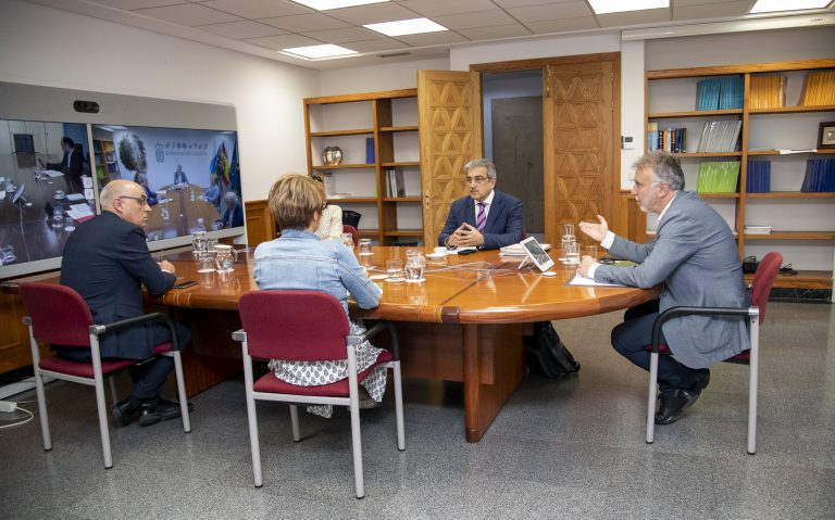 Enlace de descarga a video recursos de la reunión: https://we.tl/t-JvKTLhXn5m