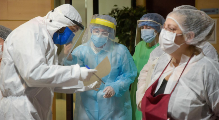 Canarias, séptima región con menos contagios por COVID- 19 entre su personal sanitario en el último mes