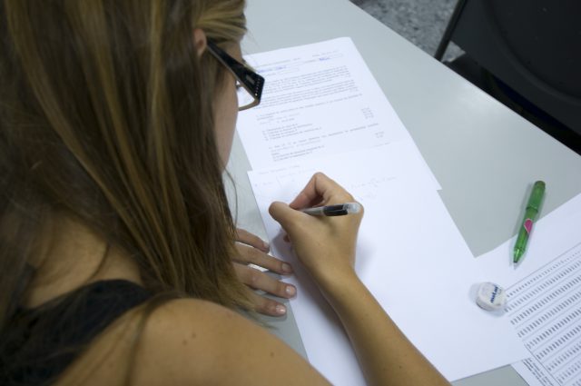 La EBAU se celebrará los días 1 al 3 de julio en convocatoria ordinaria y 10, 11 y 12 de septiembre en convocatoria extraordinaria 1 estudiantes 2011 07 08 19335 examen r