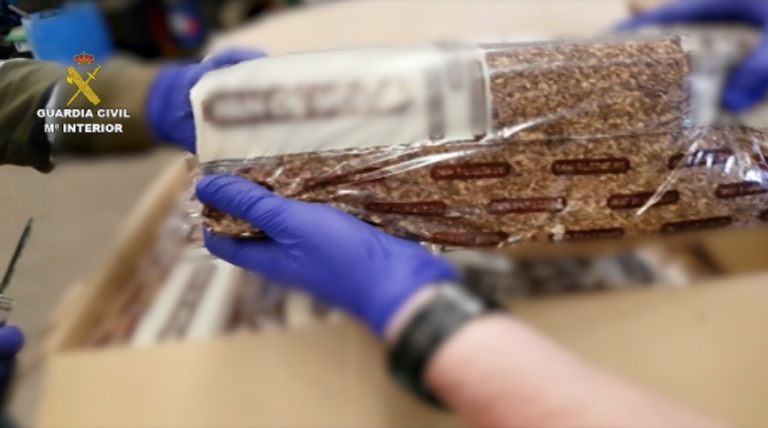 Detenido un hombre en Sevilla que simulaba ser panadero para distribuir tabaco de contrabando