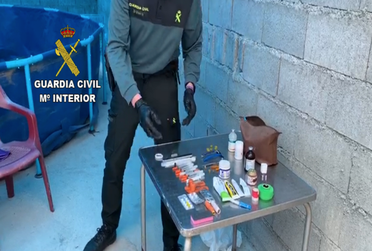 Frustrada una pelea de gallos clandestina en Almería a la que asistían 16 personas