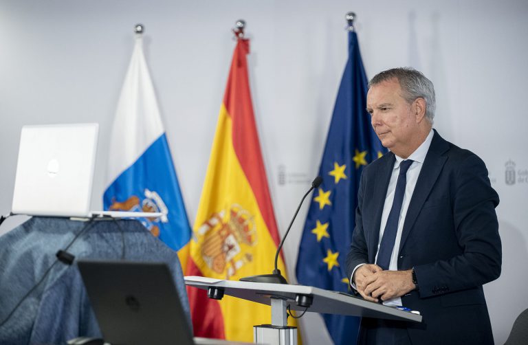 Sebastián Franquis anuncia que coordinará con el Estado y los cabildos las medidas necesarias en transporte para el retorno a la normalidad inteligente tras la crisis