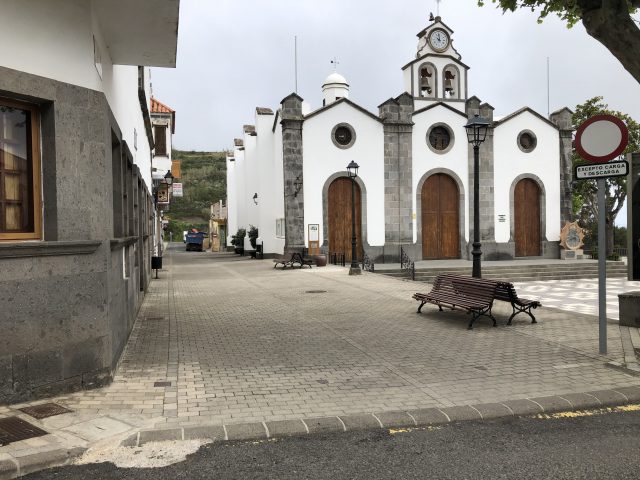 El Ayuntamiento de Valleseco refuerza la limpieza y desinfección de los parques y plazas del municipio 12 valleseco