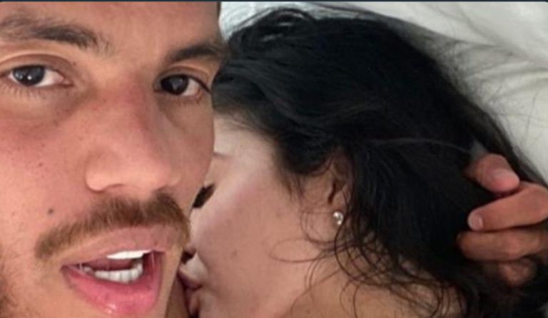 Jonathan dos Santos, ex del Villarreal, publica por error una foto acostado en la cama con una mujer desnuda