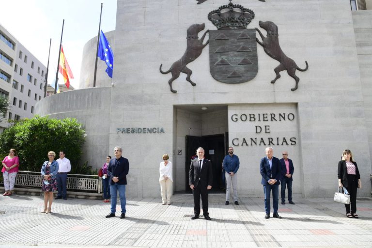 El Gobierno de Canarias guarda un minuto de silencio en memoria de las personas fallecidas como consecuencia de la Covid-19 