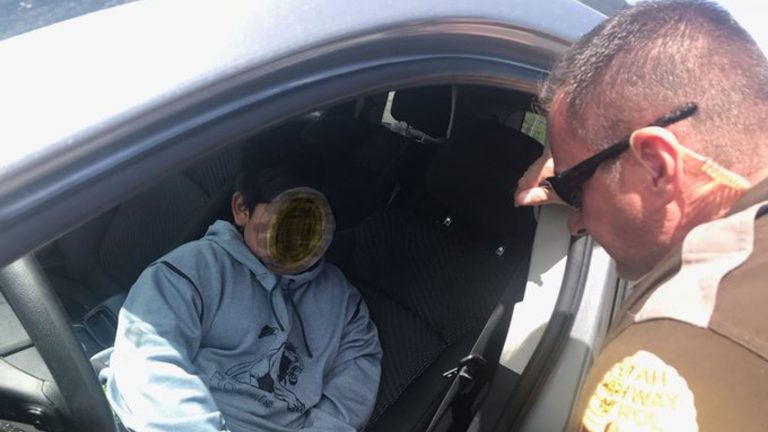 Pillan a un niño de 5 años que conducía un coche para ir a comprar un Lamborghini