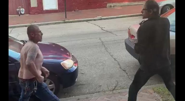 Un hombre parecido a Jeff Goldblum se viraliza tras protagonizar una épica pelea en plena calle