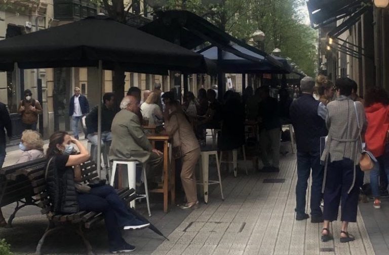 Varios hosteleros de Bilbao deciden cerrar sus bares ante la avalancha de clientes