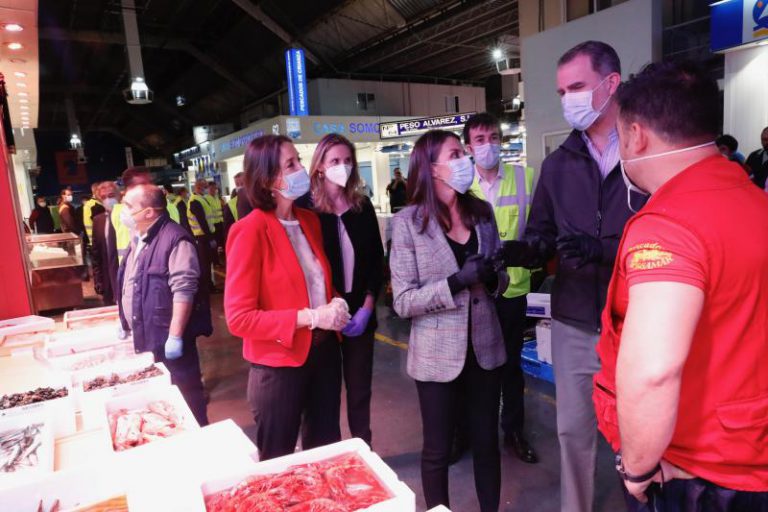 Los reyes, en acto oficial de madrugada