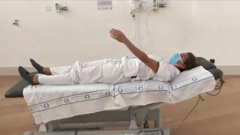 Los pacientes con Covid del HUC cuentan con un vídeo que fomenta la práctica de ejercicios básicos durante el ingreso