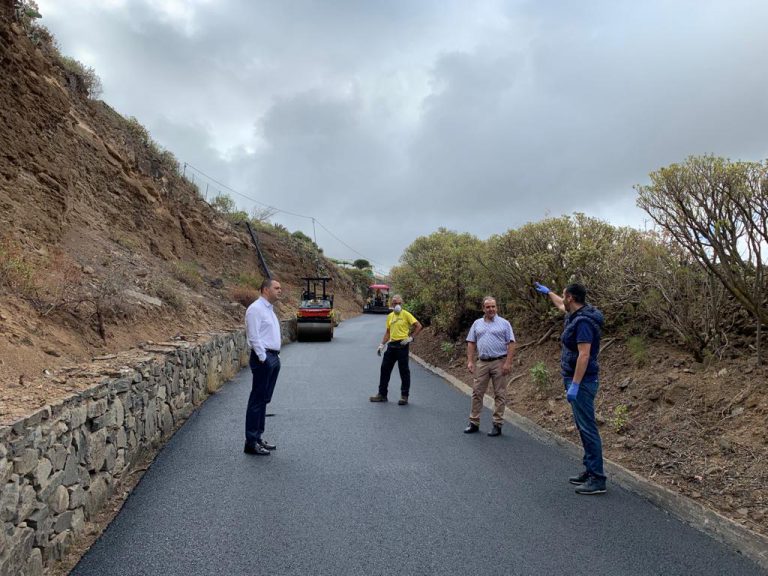 Esta semana finalizarán las obras de reasfaltado de la carretera que une El Naranjo con San Juan