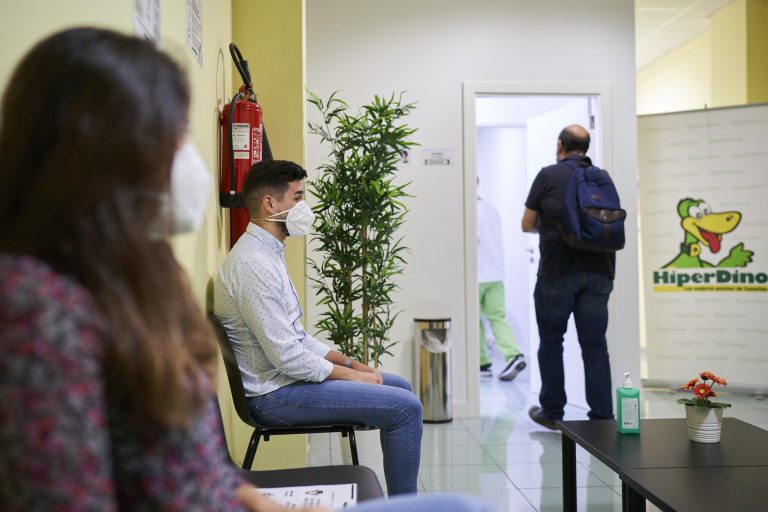 HiperDino realiza test de la Covid-19 a sus 8.000 empleados