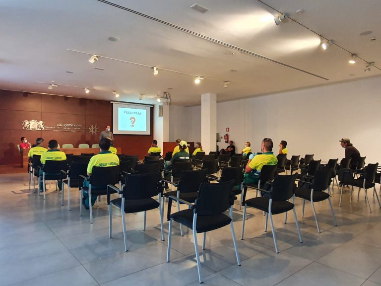 Personal de diferentes áreas que trabaja en espacios públicos refuerza su conocimiento sobre el Covid-19  