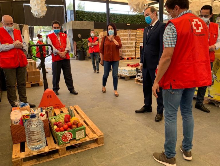 El Ayuntamiento presta ayuda social en colaboración con Cruz Roja a 180 hogares de Las Palmas de Gran Canaria durante el confinamiento    