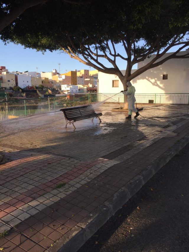 Las labores de limpieza exhaustiva llegan estos días a La Viña, la costa, Hornos del Rey, Las Remudas y otros barrios  6 LIMPIEZA EL CALERO1