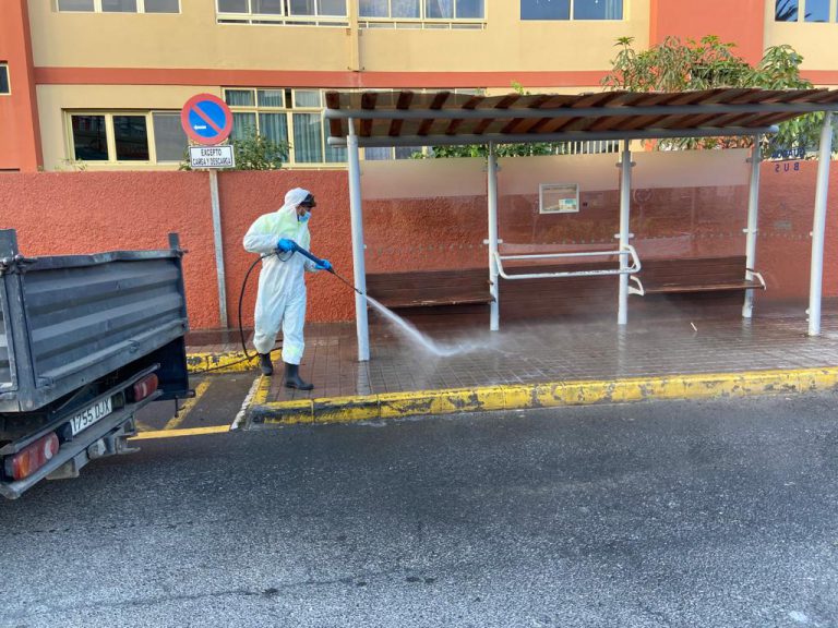 El Ayuntamiento centra estos días las labores de limpieza exhaustiva en barrios como Las Huesas, La Herradura, Montaña Las Palmas y San Gregorio, entre otros