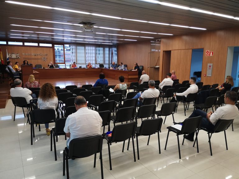 El Pleno aprueba las mejoras laborales de la Policía Local y la financiación del Centro Juan y Juana