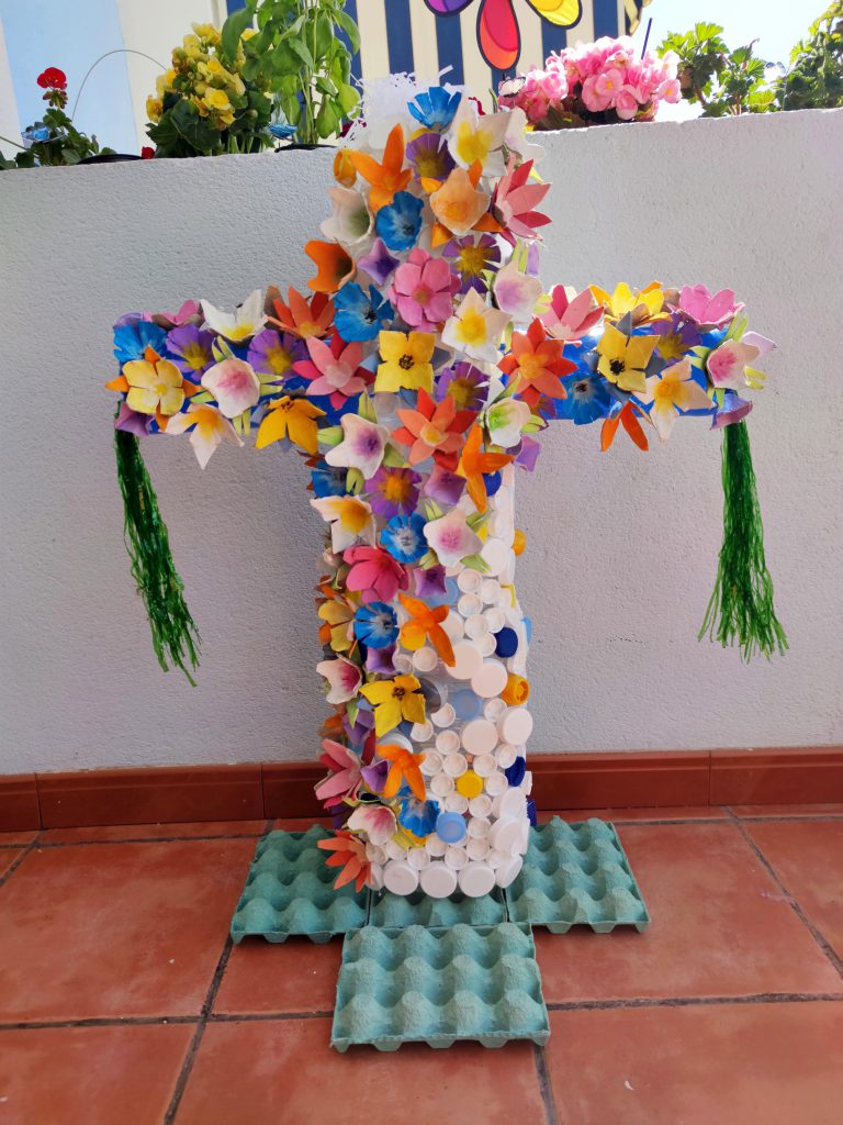 El Ayuntamiento de Santa Cruz abre el plazo de votación popular a través de internet para los concursos de  cruces y balcones