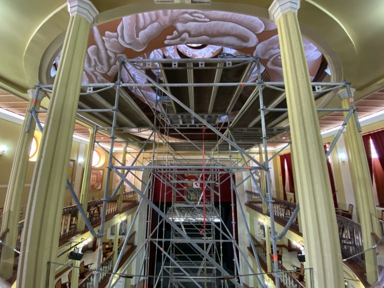 El Ayuntamiento lleva a cabo labores de mantenimiento del Teatro Consistorial