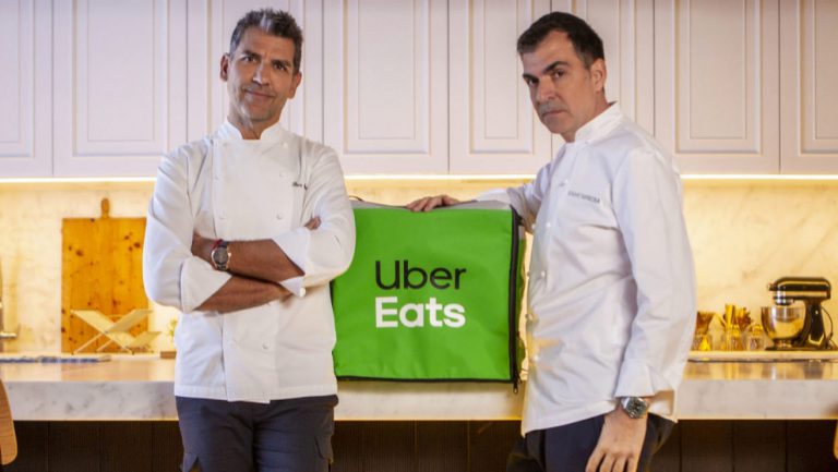 'Cuatromanos': los chefs Paco Roncero y Ramón Freixa se estrenan con la comida a domicilio