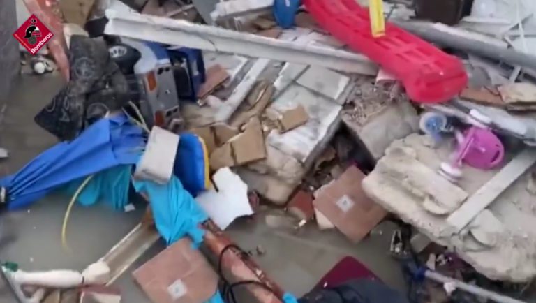 Una piscina provoca el colapso del techo de una casa en valencia