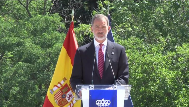 El Rey agradece a la Policía Nacional su entrega durante la pandemia y rinde homenaje a los 11 agentes muertos por el Covid-19
