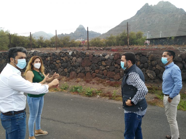 El Ayuntamiento acondiciona una parcela de casi 2.000 m2 en Punta del Hidalgo como zona de aparcamiento