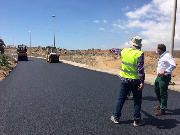 El Ayuntamiento construye un cajón de hormigón para resolver el problema de seguridad de un badén a la altura de la depuradora de Hoya del Pozo