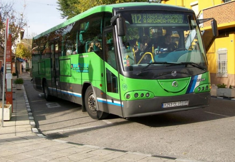 Expulsan a una anciana de 81 años por no querer pagar en efectivo en un autobús